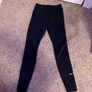 Black Nike women’s leggings